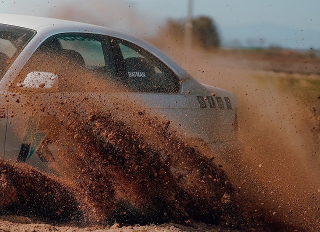 Un potente conduccion de rally