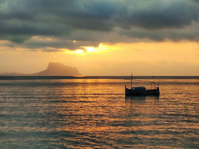 Pescando en Altea en un llaut