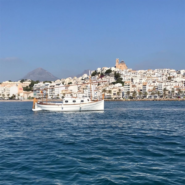 Las vistas de Altea duranle una jornada de pesca