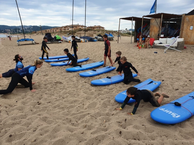  Juntamente com equipamento de surf 