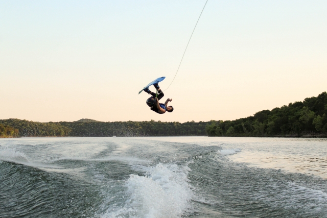 Adquiere habilidades sobre el wakeboard