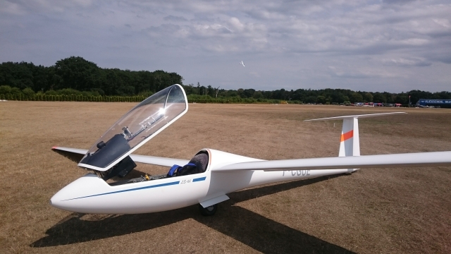  Glider ready for flight 