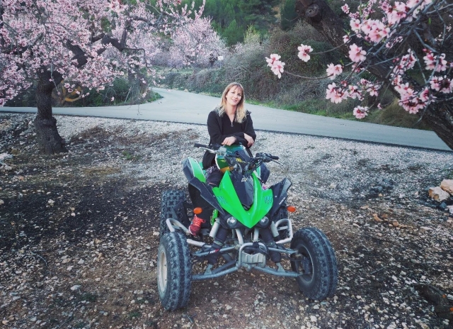 Disfrutando de los paisajes durante la ruta en quad