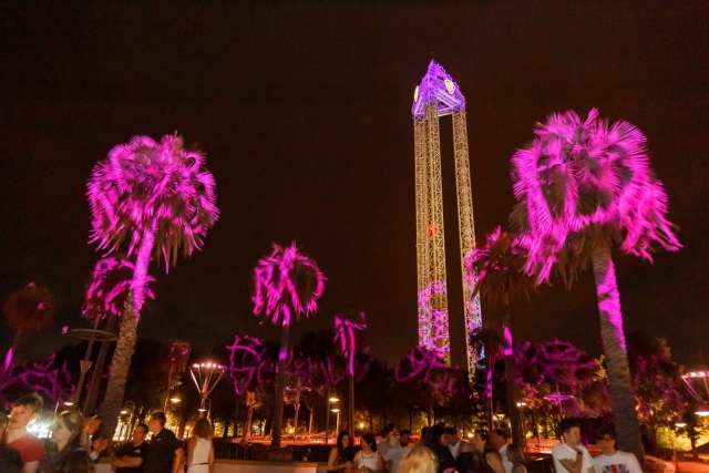  Parco divertimenti Warner di notte 