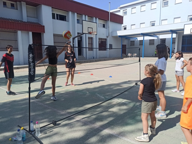 Voley en el campamento de inglés
