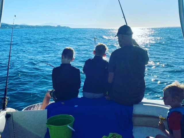  Pesca con la famiglia 