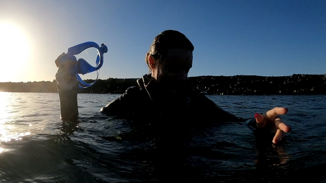  Preparing the diving equipment to explore the marine environment 