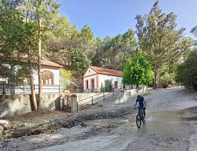  孔佩塔的电动山地自行车 