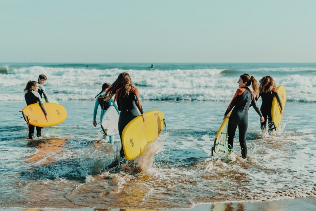  Attraper les vagues de Valence avec nos planches