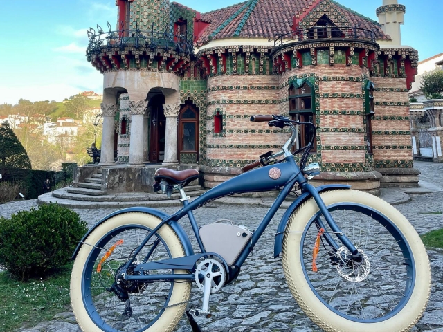  El Capricho de Gaudi 的老式自行车 