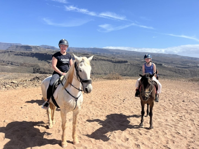 Disfruta de un paseo a caballo en Canarias