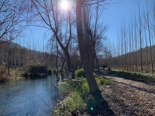  骑马穿越图里拉河 (Turrilla River) 