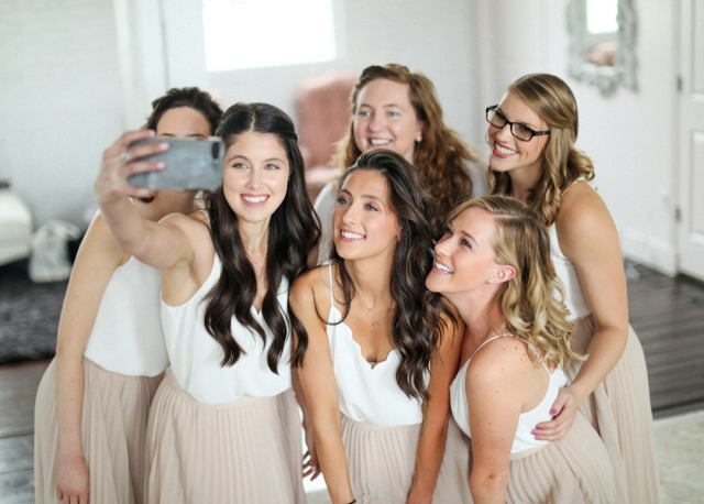  Photo of friends and the bride 