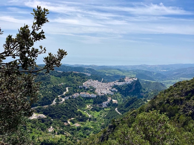  Vues sur la ville andalouse de Casares