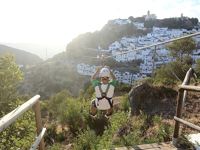 Profiter de la Tyrolienne de Casares 