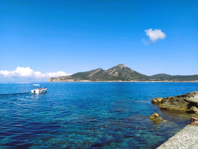  地中海海岸的船只 