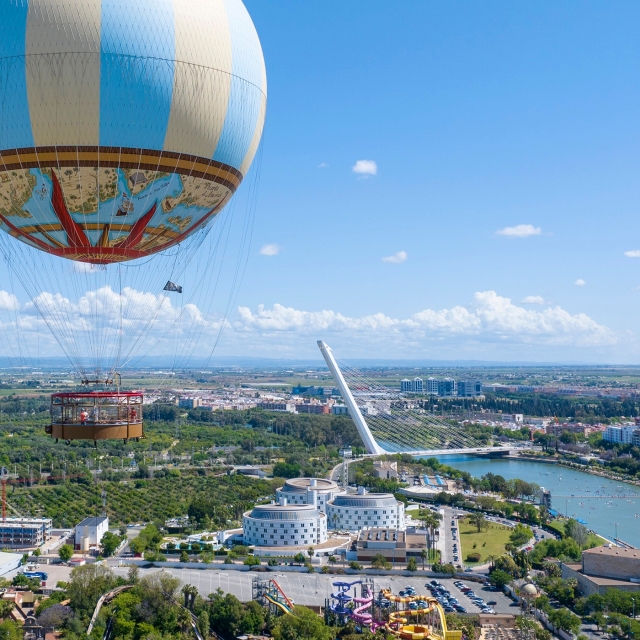 Attrazione in mongolfiera sull'Isla de la Cartuj 