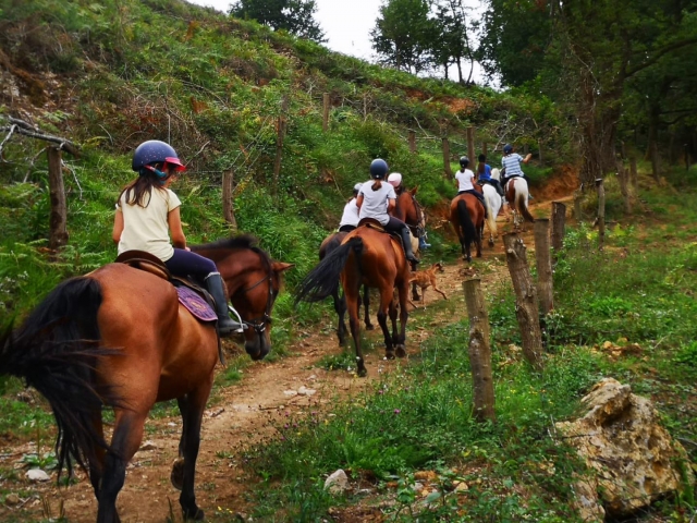  Équitation à travers le mont Deva 