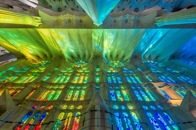 Efecto arcoiris por las vidrieras