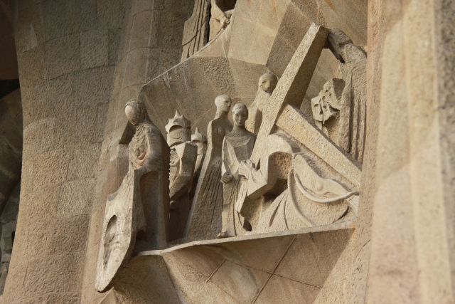 Representación de penitencia en la fachada de la Sagrada Familia