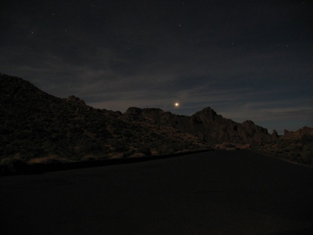  Paesaggio vulcanico del Teide di notte 