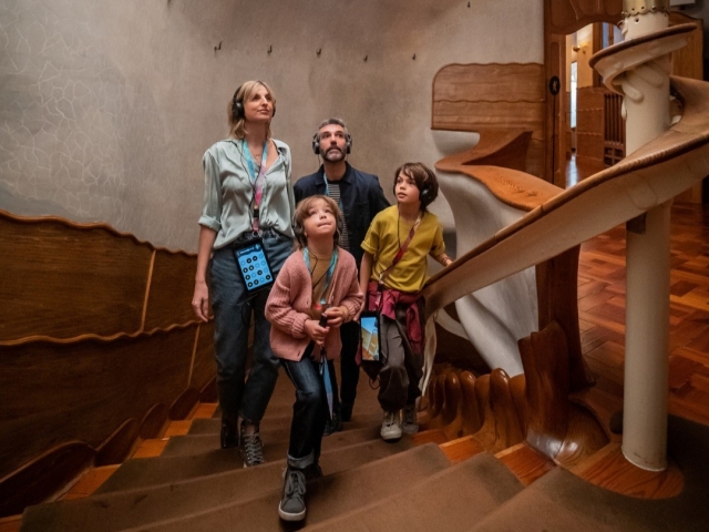 Famille admirant la Casa Batlló 