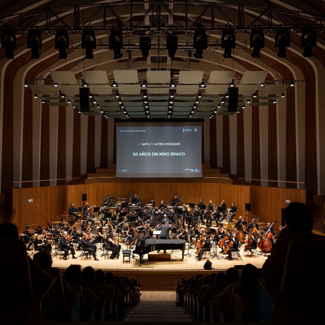  管弦乐队在 Les Arts 礼堂之一演奏