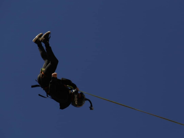 Haciendo puenting en Yeste