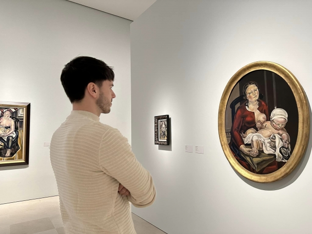  Ragazzo nel museo 