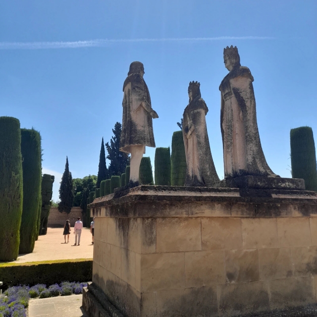 Estatuas de los Reyes Católicos