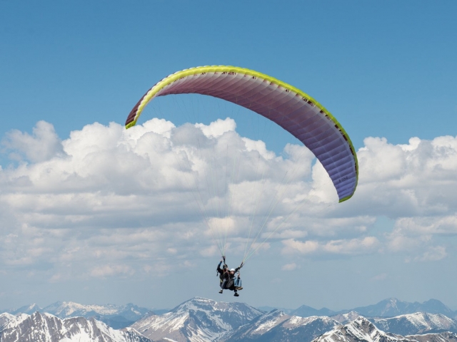 Parapente en el cielo
