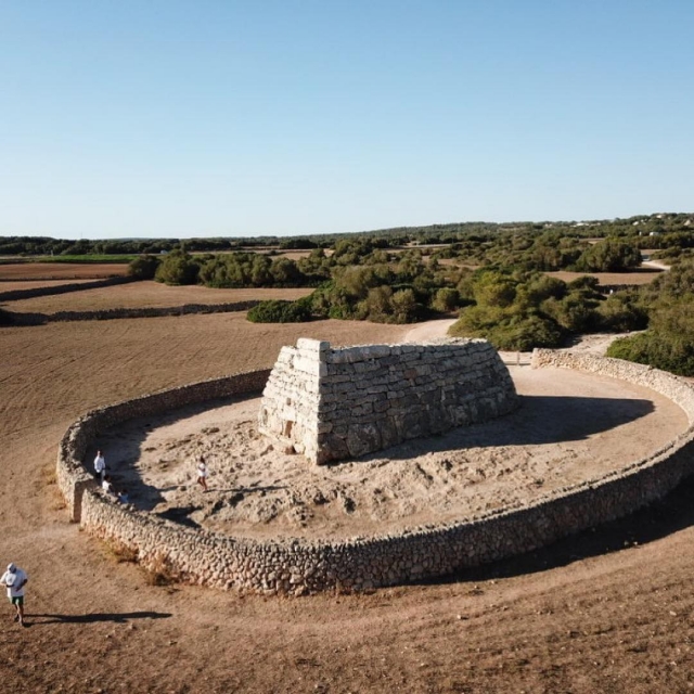 Naveta d’Es Tudons 