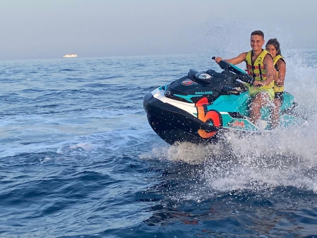  Moto d'acqua sulla costa di Adra 