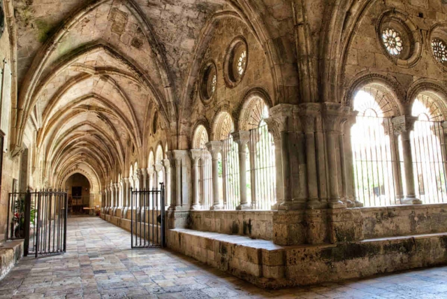  Cloister romantic decoration 