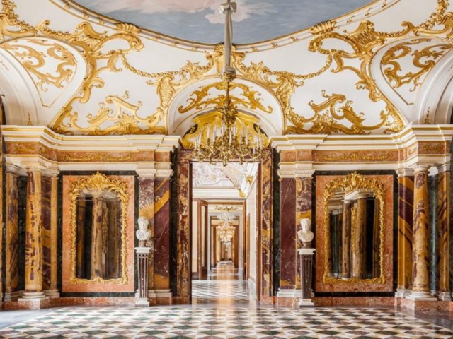  Marble room 