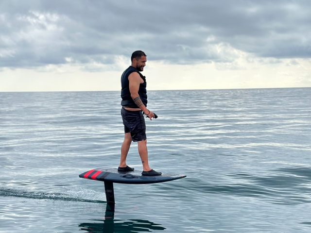  Slide on the sea 