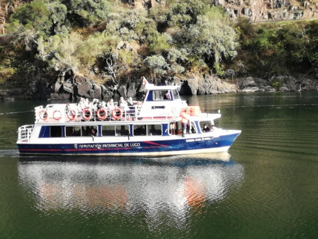 Catamarán por el Miño