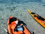 Ruta en kayak a Cala Rocosa, snorkel y tirolina 2h