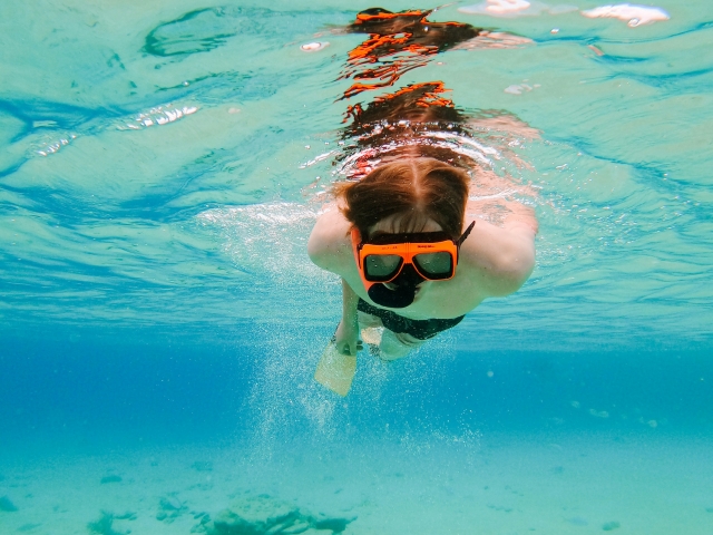 Snorkel em águas cristalinas 