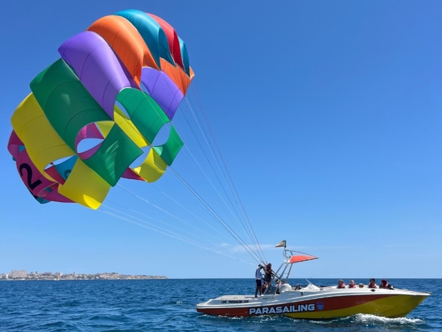 Disfruta de un vuelo en parasailing en la costa de Almería 