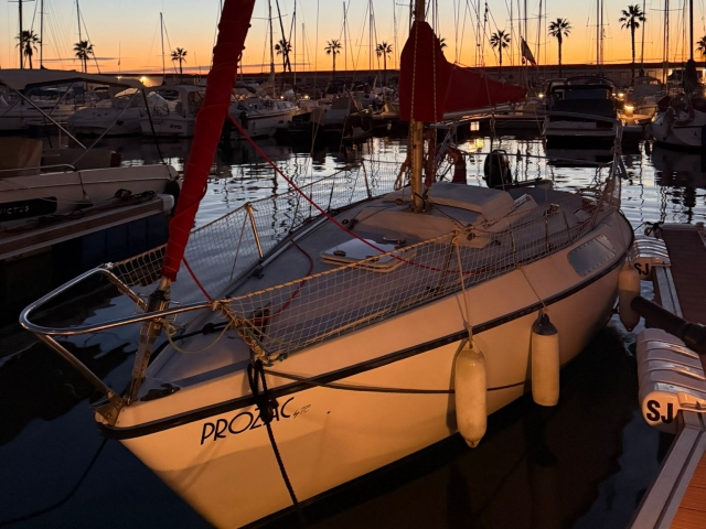  Alugue um veleiro em Sitges