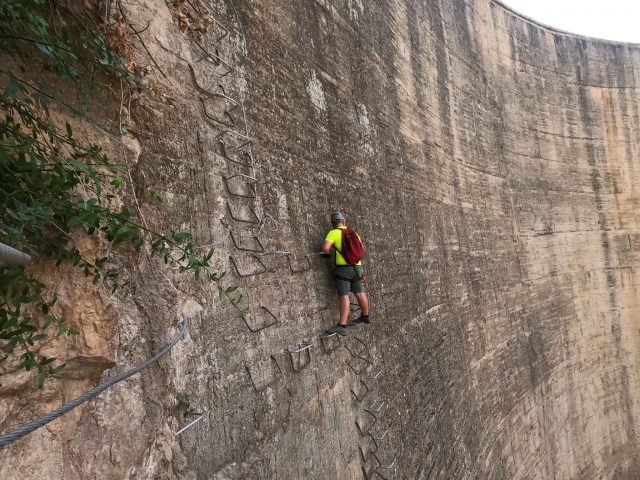 Vía ferrata en la presa