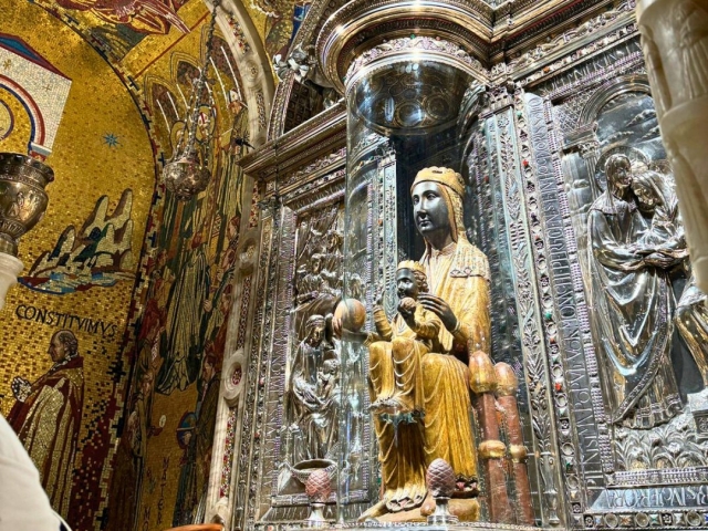 Tour guiado Montserrat desde Barcelona+licores, 6h