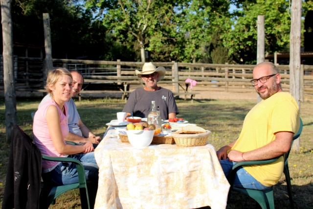  Tomar café da manhã após o percurso 