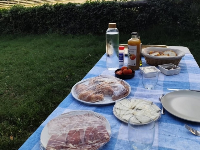  Queijos e embutidos locais 