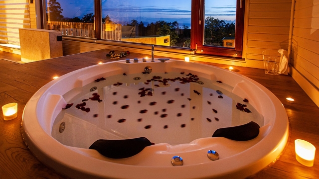  Whirlpool mit Kerzen 