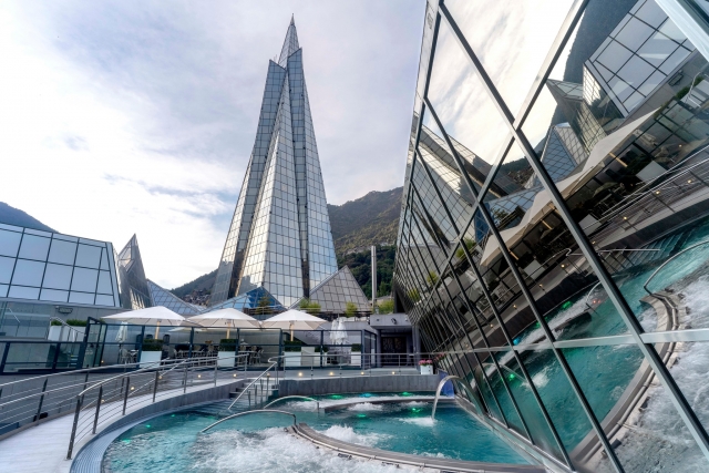 Lagon extérieur avec cascade centrale 