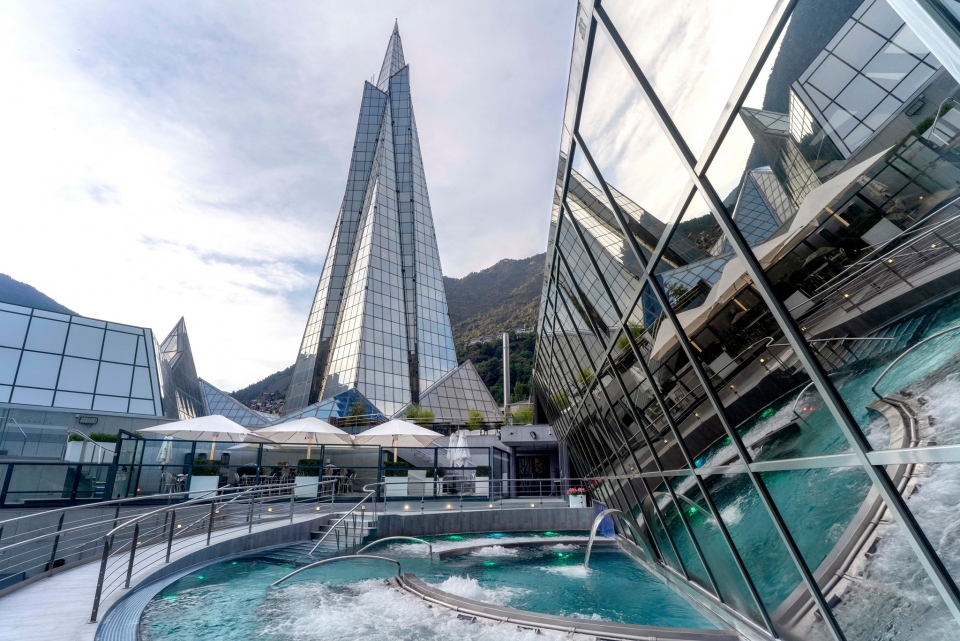 Lagon extérieur avec cascade centrale 