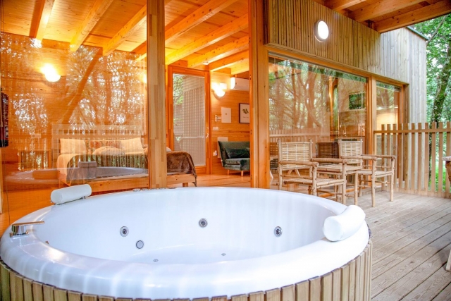  Blick auf die Hütte von der Terrasse 