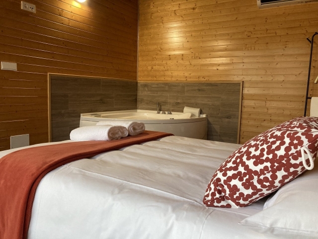  Schlafzimmer mit Whirlpool 